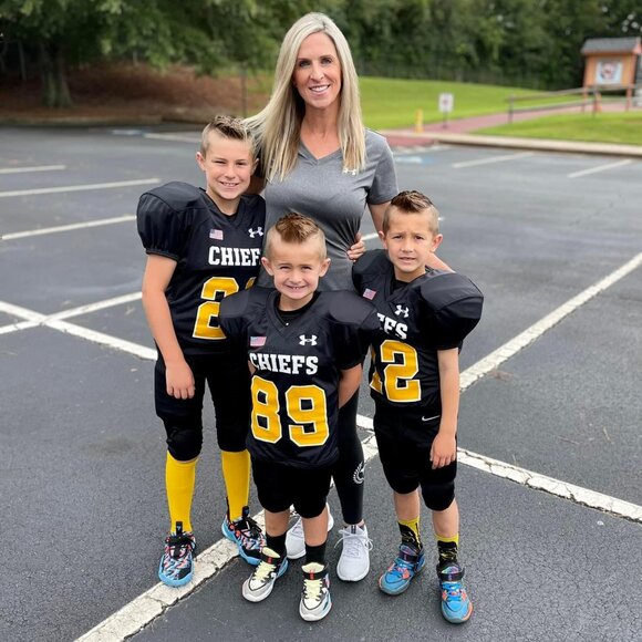 Meet your Posher, Jennifer - Picture 2 of 2